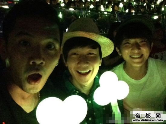 范玮琪夫妇及 林俊杰 张怀秋捧场SHE 台北演唱 