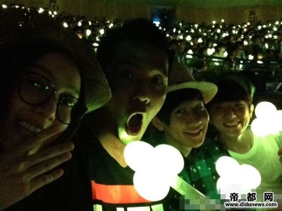 范玮琪夫妇及 林俊杰 张怀秋捧场she 台北演唱会 